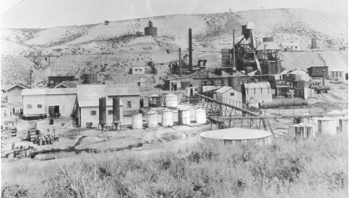 Catlin shale oil plant.